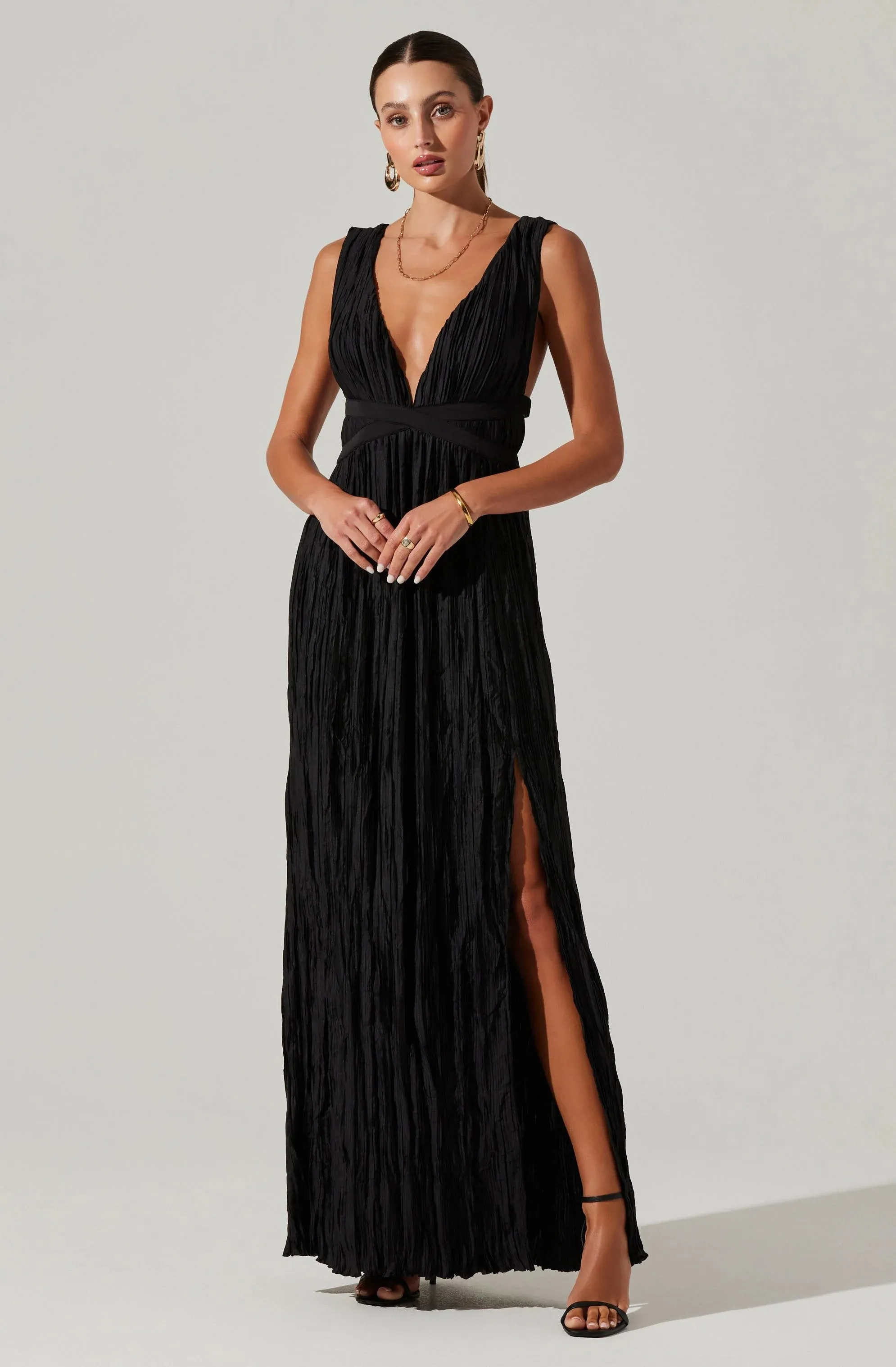 ASTR TESNI PLEATED MAXI DRESS Black