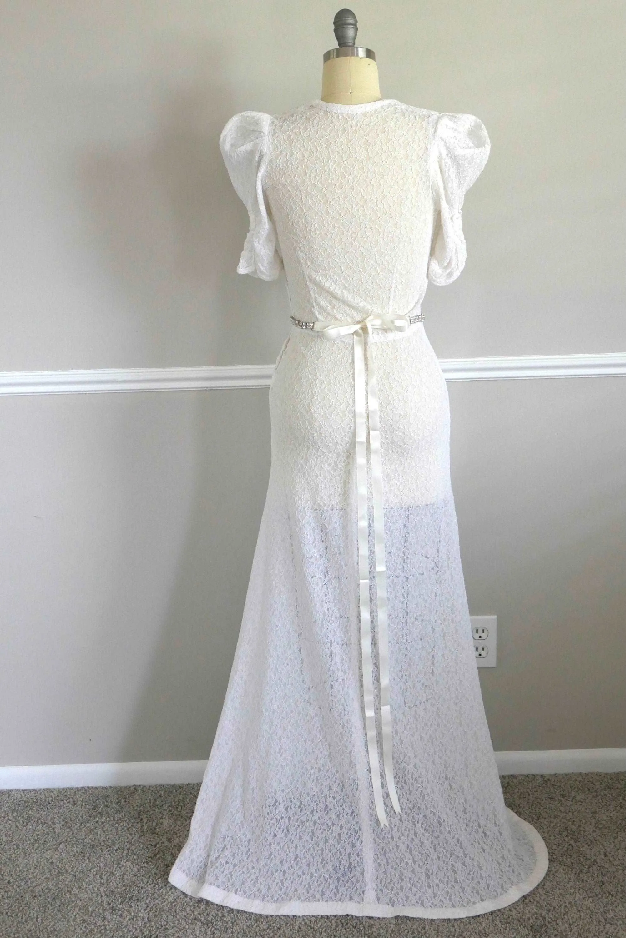 Vintage 1930s Wedding Dress / 30s white bias cut puff sleeve lace gown Size XS